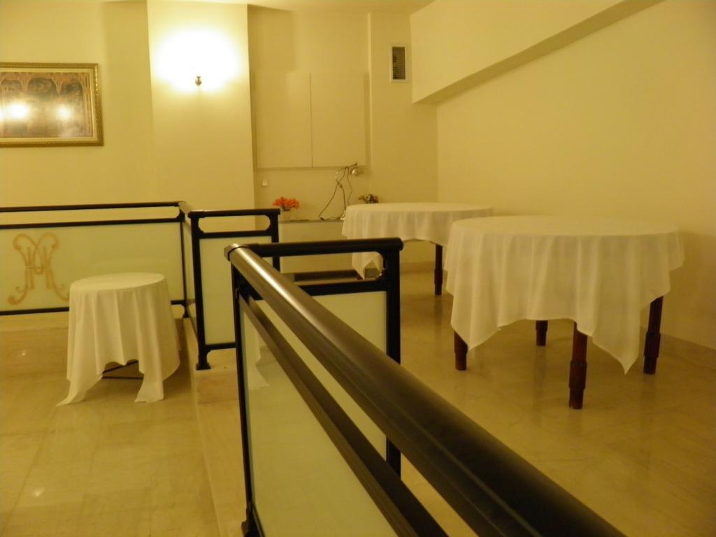 Hotel Meletiou Thebes Exteriör bild